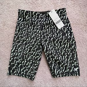 SWEATY BETTY GREEN LEOPARD POWER 9” BIKER SHORTS